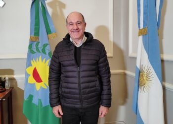 Rodolfo Lázaro expuso las dificultades tributarias y propone reforma fiscal en medio de la turbulencia política